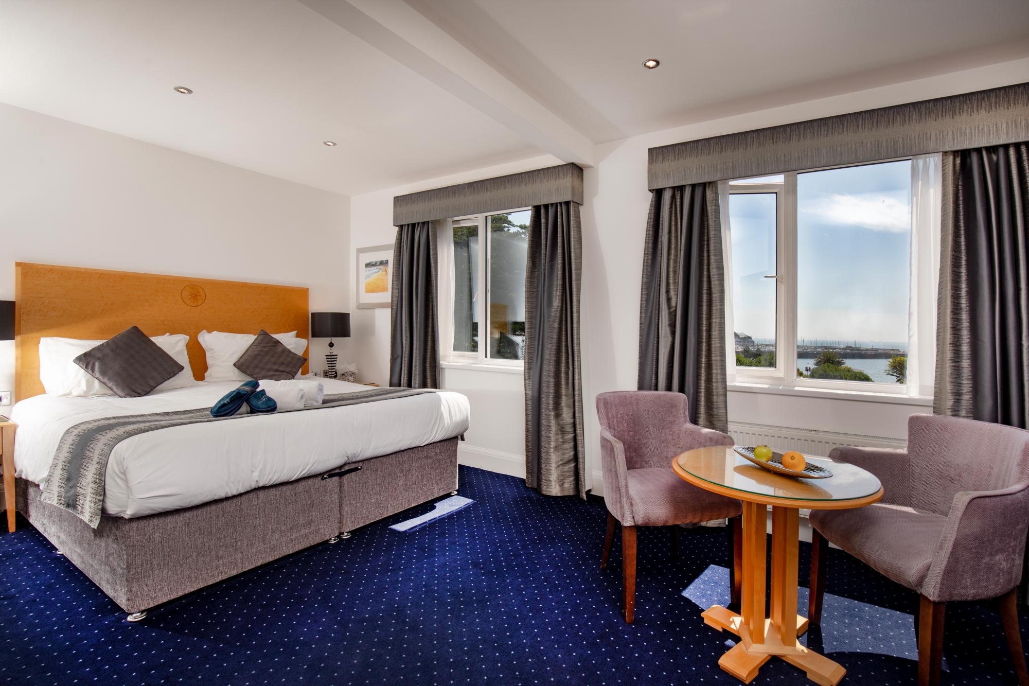 room-133_24-07-19_5861_1 signature bedroom image